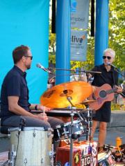 Live music performers liven up the square with an unforgettable music set.